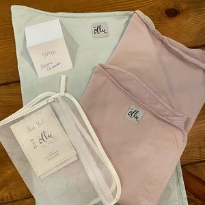 2 Ollie World Swaddles